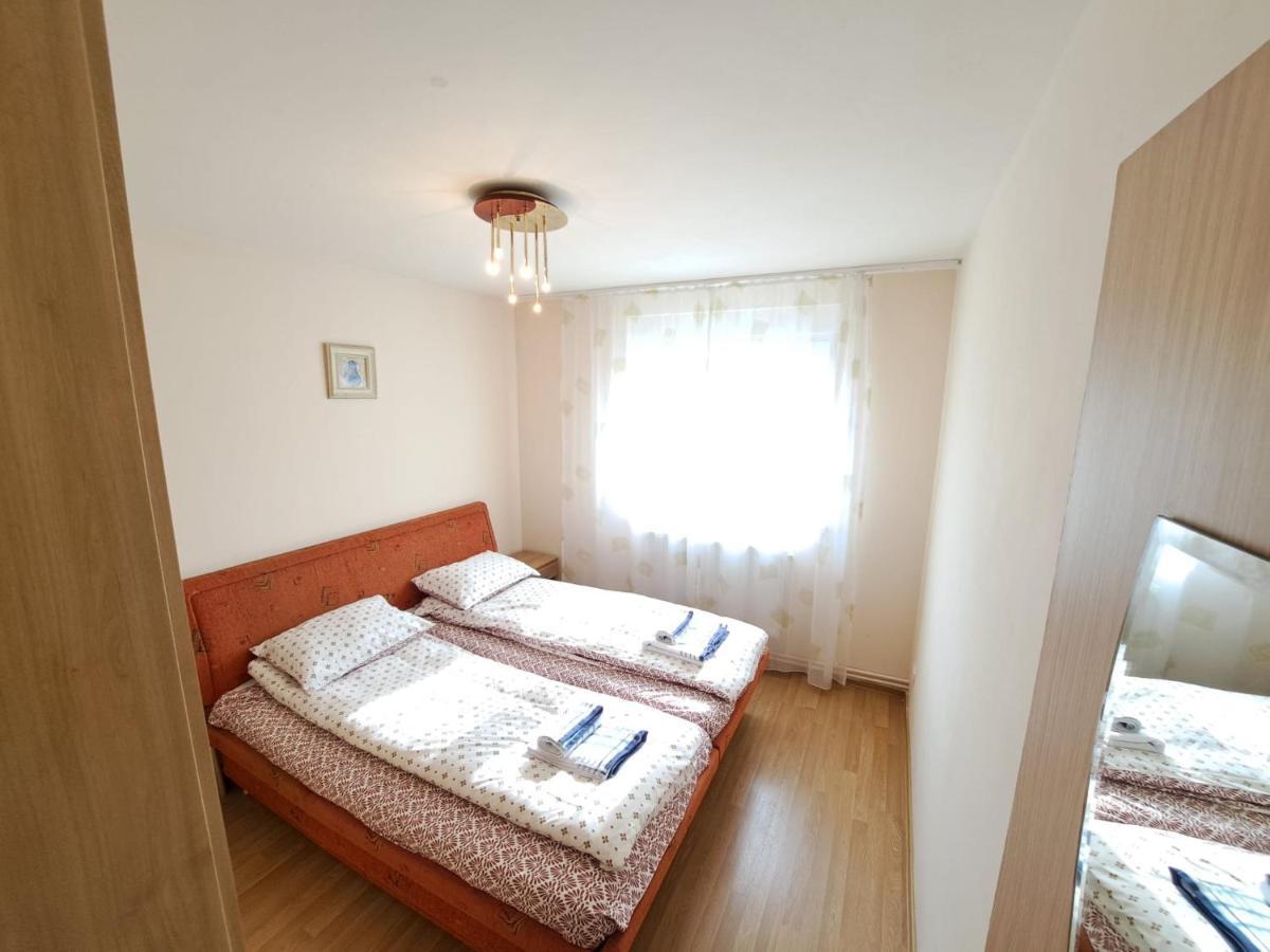 Bine Ati Venit La Maria Str Ion Alexandru Nr 1 Bl 14 Ap 1 Apartment Arad Exterior foto